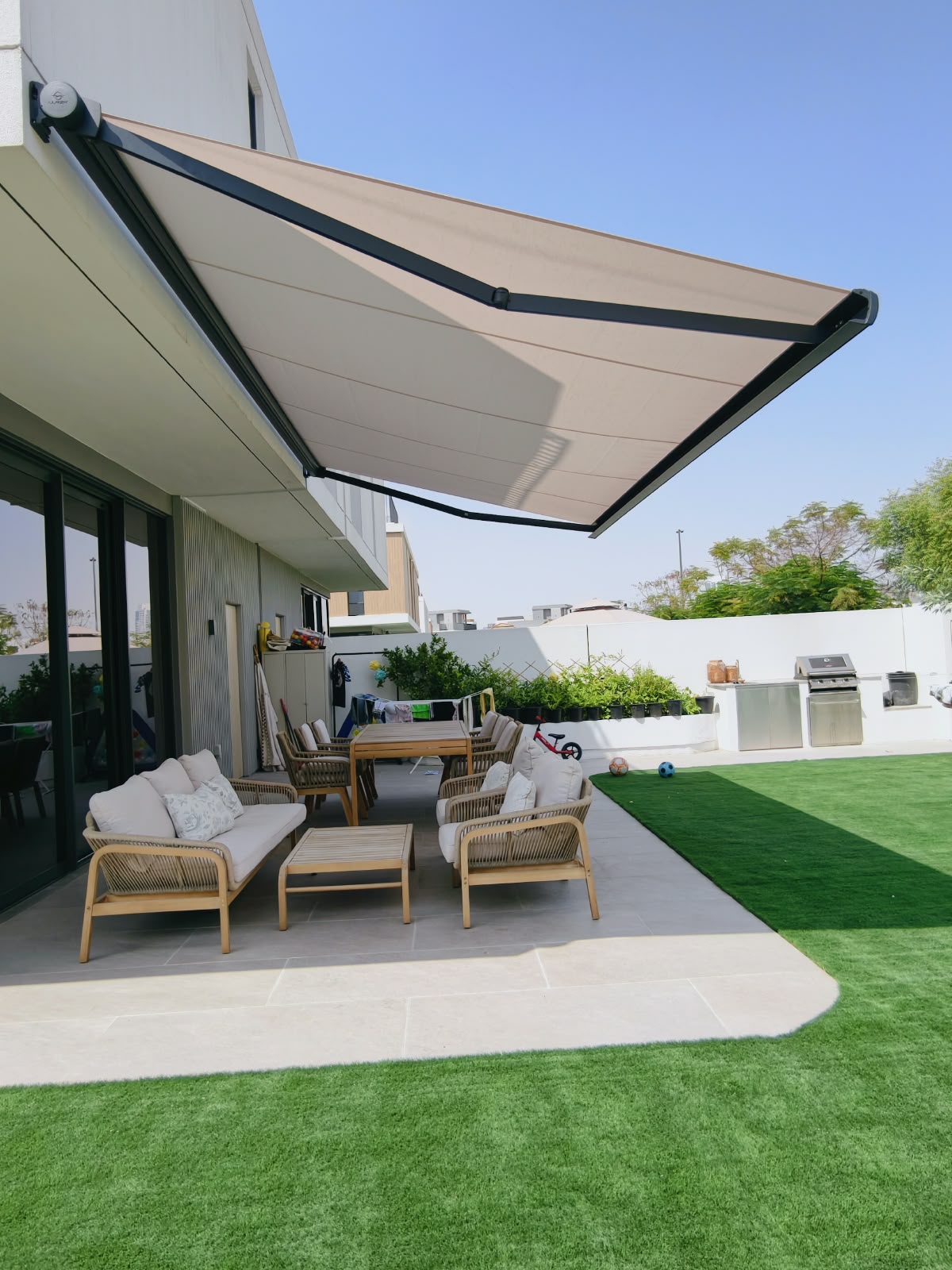 Close-up of anthracite awning frame and Marfil Sauleda fabric in Arabian Ranches